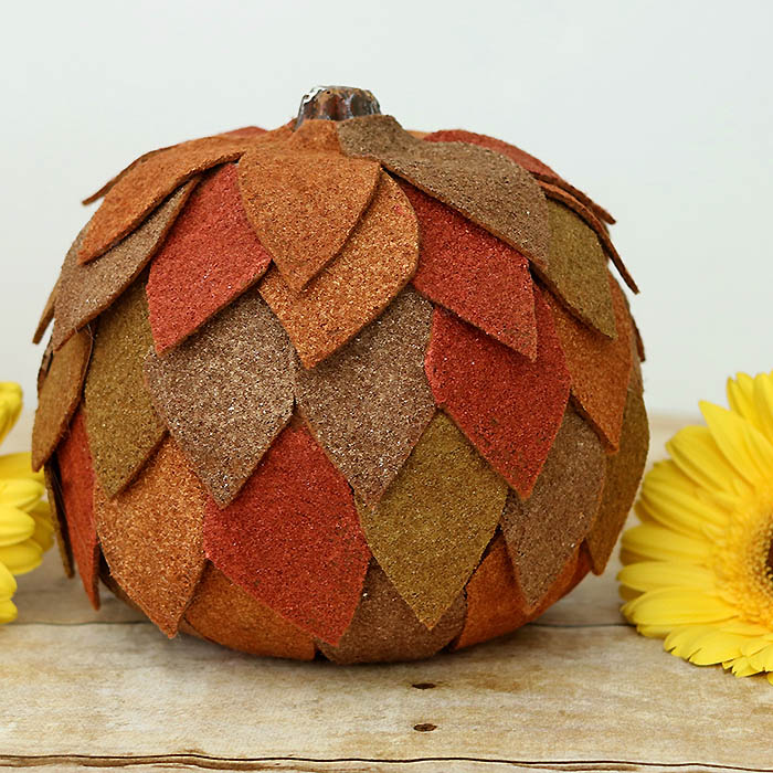 Felt pumpkin craft [courtesy of gina-michele.com]