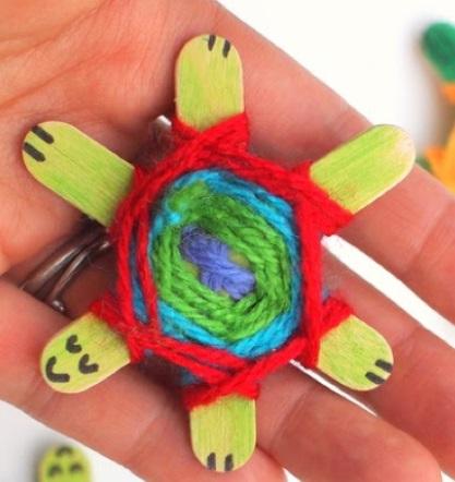 Yarn and stick turtle